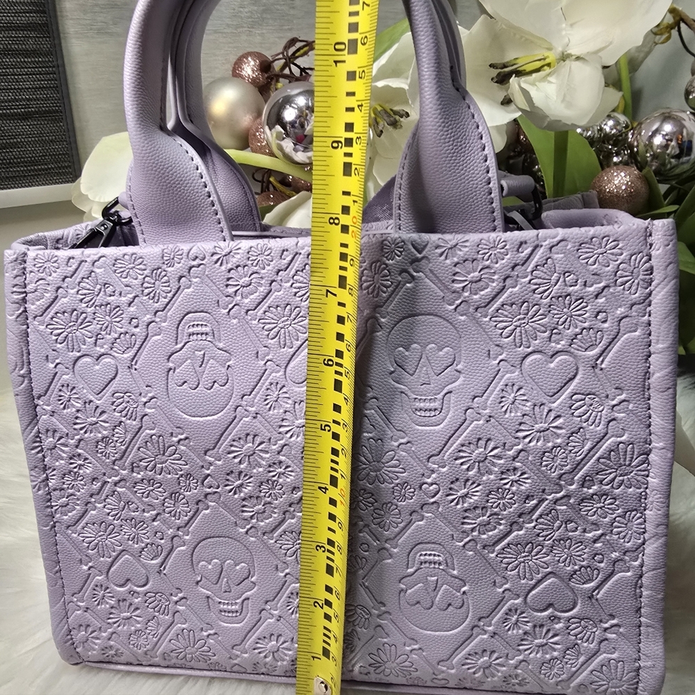 Betsey Johnson Skulls Lilac Embossed Satchel/Crossbody with webbing new - Picture 4 of 11